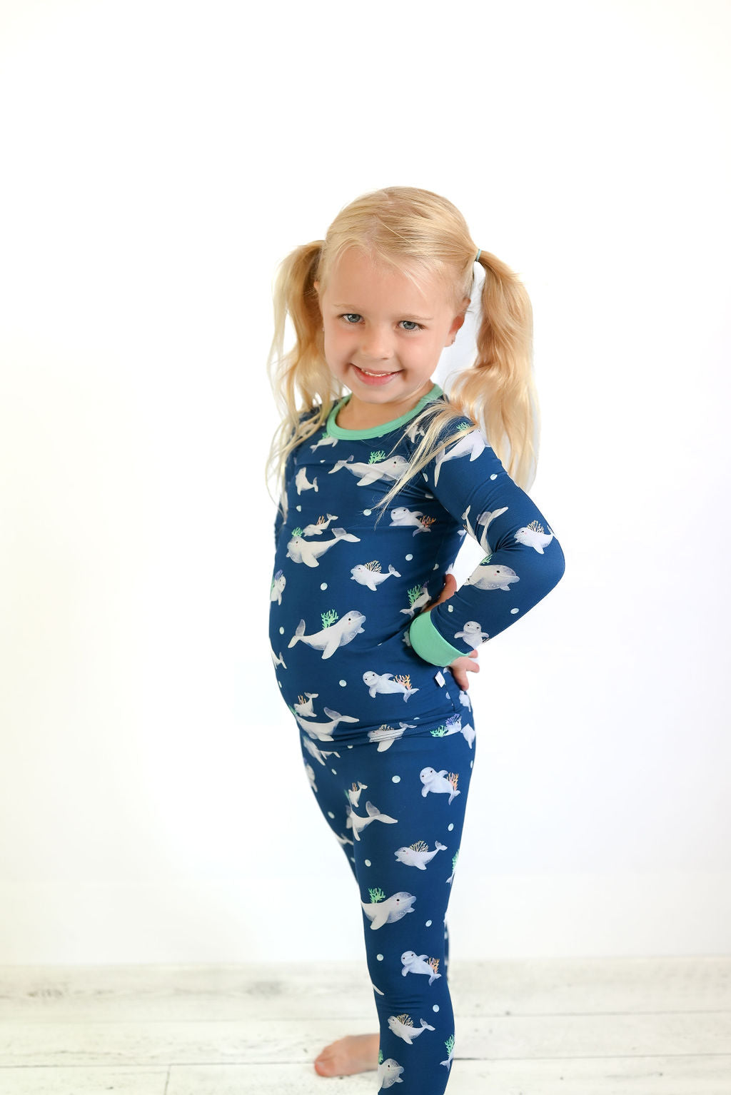 A-coral-ble Belugas 2-Piece Set