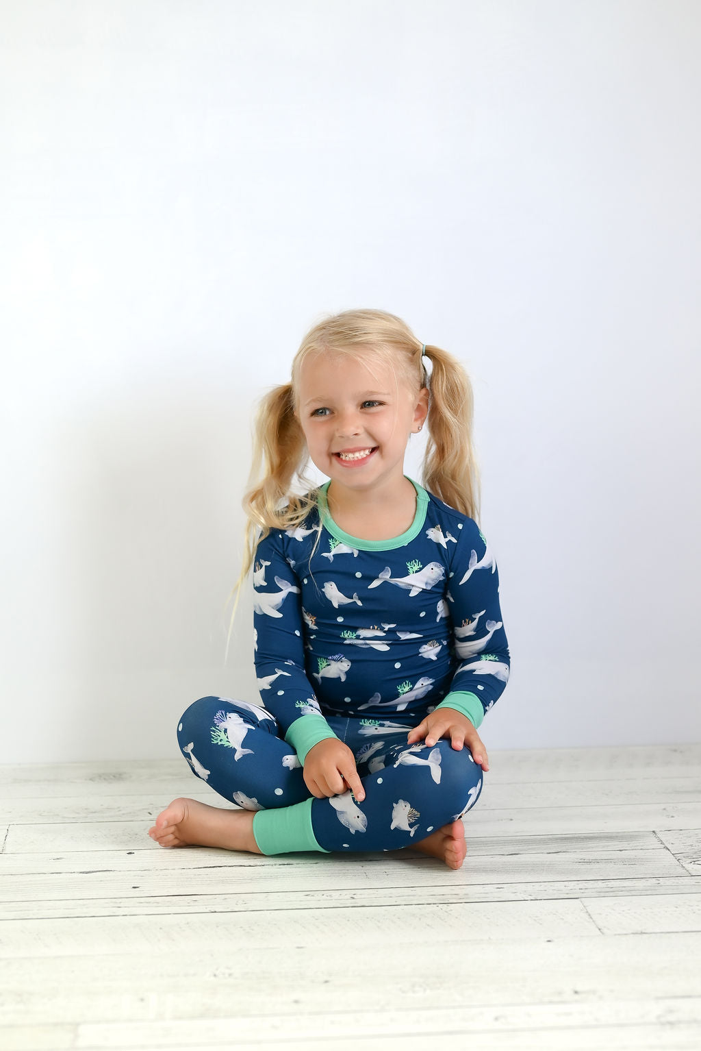 A-coral-ble Belugas 2-Piece Set